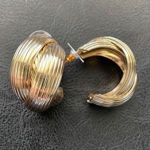 Retro Gold Tone Earrings